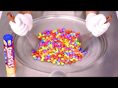 Видео: Как приготовить ОГРОМНЫЕ булочки с мороженым SMARTIES | АСМР (без разговоров)