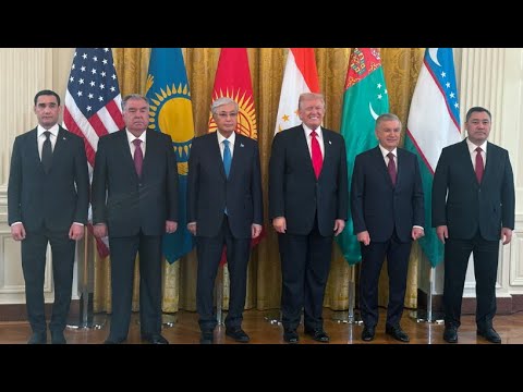 Видео: Дональд Трамп на ужине с президентами Центральной Азии