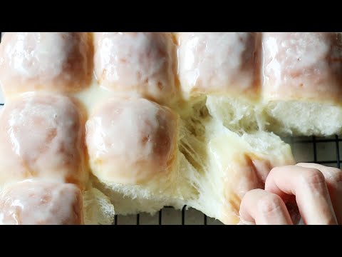 Видео: Булочка из сгущенного молока/ Такая мягкая и сладкая!