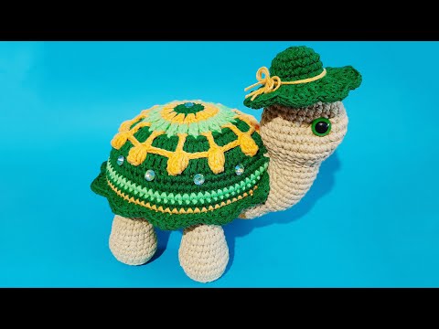 Видео: Гламурная черепашка в шляпе крючком. Glamorous turtle in a crochet hat.