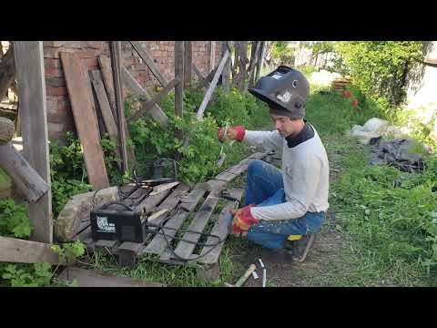 Видео: Дом с мусорки. Армопояс из арматуры б/у.