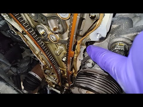 Видео: Течь масла в крышке ГРМ и ее ремонт. Honda CRV 2016 года.