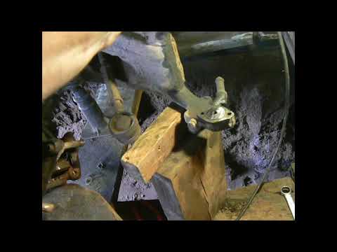 Видео: Замена шкворней на ЛУАЗ 969м