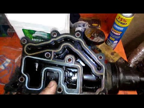 Видео: Замена прокладки термостата на Рено флюенс. Эмульсия. Масло в расширительном бачке.