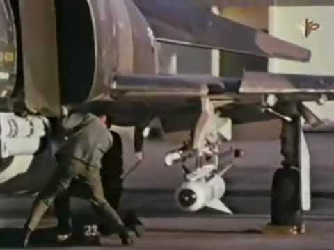 Видео: F-4 Phantom II. Знаменитые самолеты.