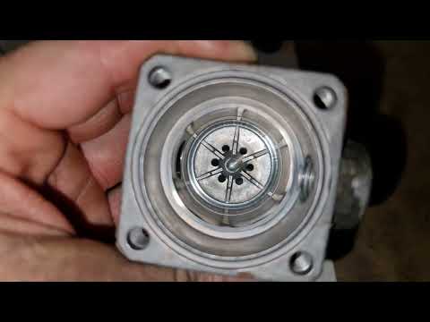 Видео: Renault Premium DXI, в поисках проблемы с АПМ, разбираю регулятор давления.