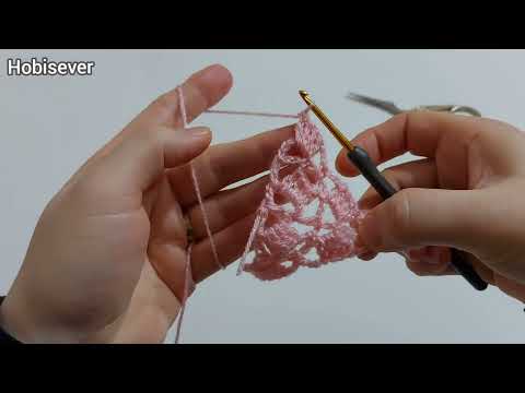 Видео: Как связать треугольную шаль крючком для начинающих / Легкие схемы вязания шали крючком / СУБТИТРЫ