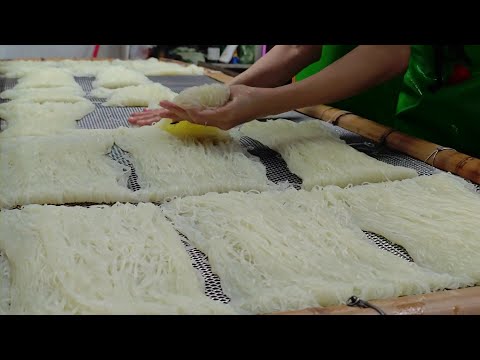 Видео: Как делают рисовую лапшу,Навыки приготовления рисовой лапши-тайваньская уличная еда