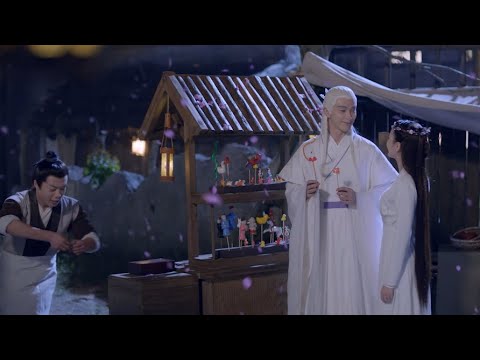 Видео: Фэнцзю приводит императора в игру. Император счастлив, как трехлетний ребенок.