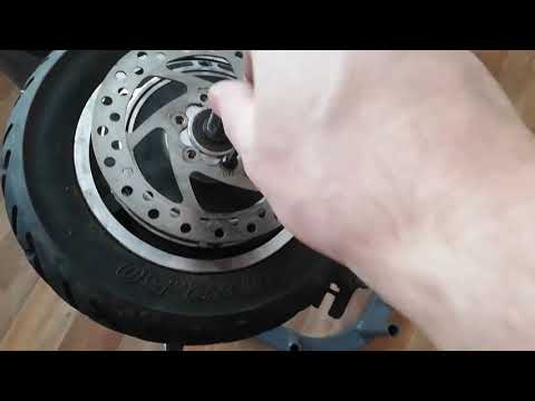 Видео: Как залить масло в мотор колесо самоката и велосипеда Какое масло и зачем заливать в мотор колесо