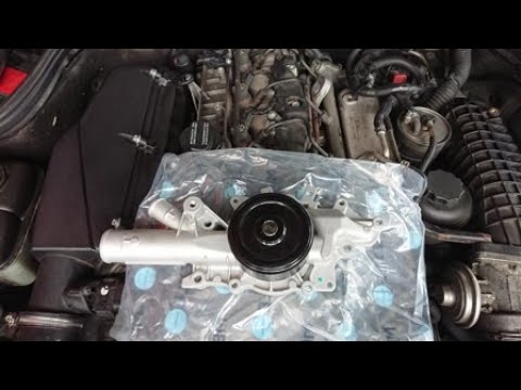 Видео: Замена помпы на W203 C270 Diesel. 612 мотор.