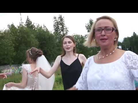 Видео: Танцы на дороге на марийской свадьбе 2020