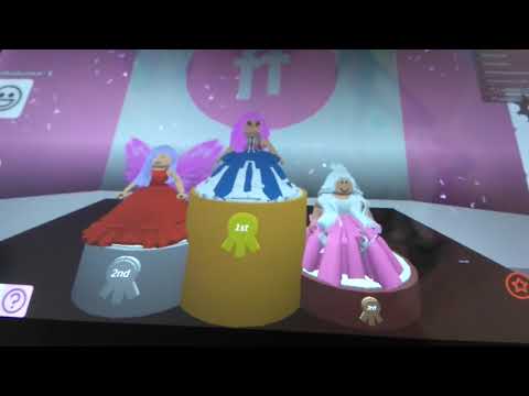 Видео: ИГРАЯ НА ROBLOX