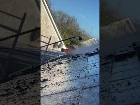 Видео: Посмотрите на работу насадки Twin Turbo Nozzle — она быстро и чисто убирает мох перед мягкой мойкой.