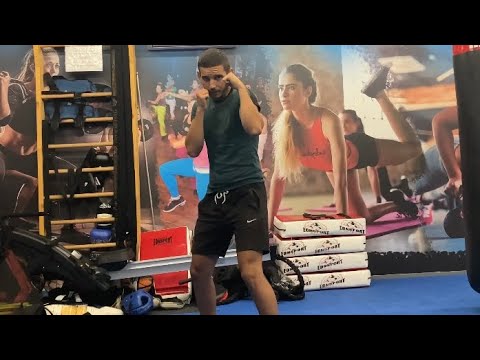 Видео: ОСНОВИ В БОКСА 1 ЧАСТ - БОЙНА СТОЙКА И ДВИЖЕНИЕ С КРАКАТА #бокстренировки #уроци #уроцибокс #удара