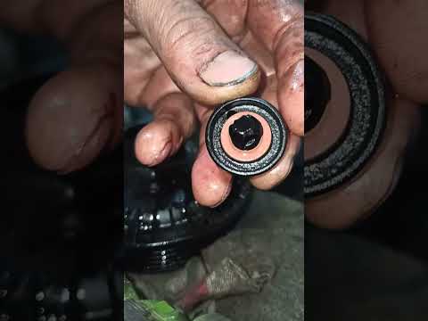 Видео: Замена топливного фильтра Опель Астра J 1.6 дизель