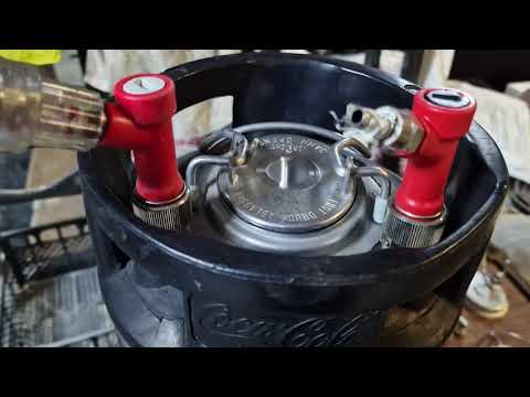 Видео: Кеги Корнелиус, Кока кола, Тип подключения, Пин-лок или Бол-лок? Cornelius keg, coca cola, homebrew