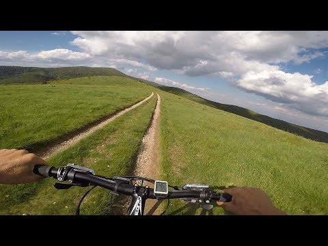 Видео: Живот на 100% - Изкачване и спускане от връх Руен с колела 2017 - магията на Осоговска планина!