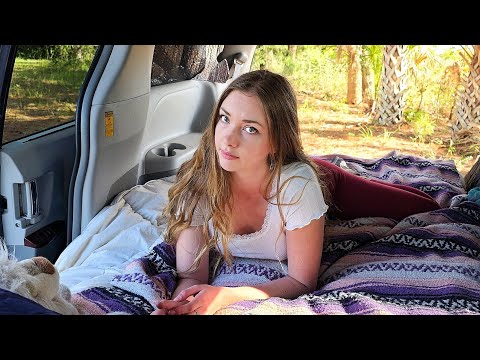 Видео: Позвольте мне показать вам мой маленький автомобильный дом