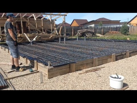 Видео: Связали арматуру. Залили фундамент подушку 2025