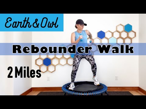 Видео: Тренировка BRISK 2 мили с отбойником | 30-минутная тренировка на мини-батуте с низкой ударной наг...