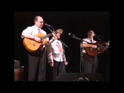 Видео: «Грушинское трио».  Серые глаза(В.Берковский-Р.Киплинг) .