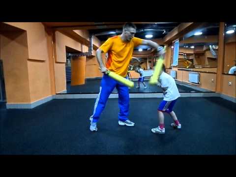 Видео: Боксёрская тренировка с ребенком