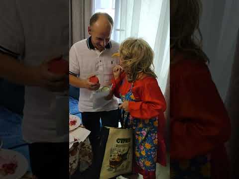 Видео: Сценка Баба - Яга поздравляет с днём рождения!