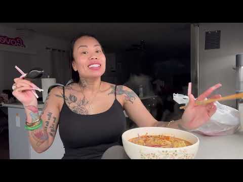 Видео: Оставшиеся поздно вечером креветки и лапша быстрого приготовления