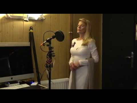 Видео: Сербка поет на якутском