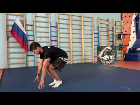 Видео: Кувырок назад с выходом на прямые ноги