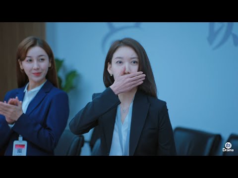 Видео: Входит новый директор, она поднимает глаза и замирает — это её первая любовь!