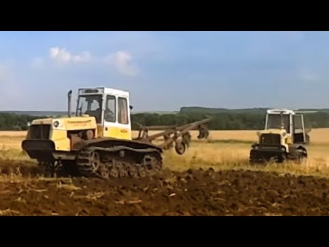Видео: Вспашка паров двумя тракторами Т-404 и трактором Т-4А.01