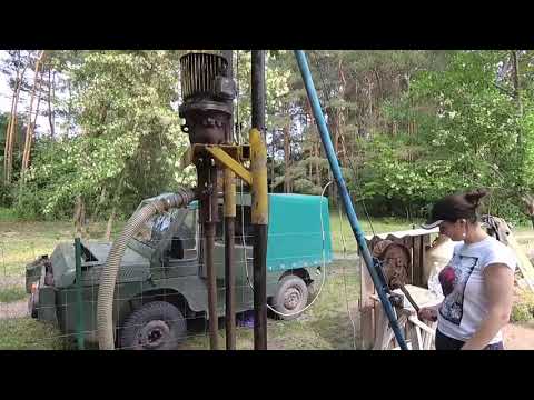 Видео: Бурим скважину сами ,вдвоем с женой, пытаемся пройти камень (часть 1)