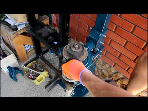 Видео: Замена передних стоек и опор Чери Амулет 2010 1,5 Chery Amulet A15