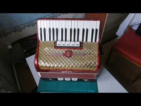Видео: аккордеон звучит без нажатия клавиш, что делать?