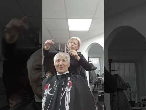 Видео: короткая женская стрижка 60+