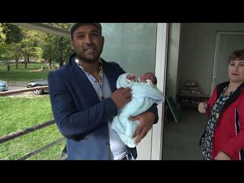 Видео: Кръщенето на Персиян Калоян и Деси