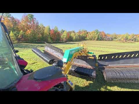 Видео: Объединение тракторного фиксированного и измельченного корма для телок