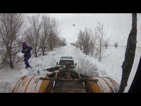 Видео: Трактор Кировец. Бью дорогу на шлюз.