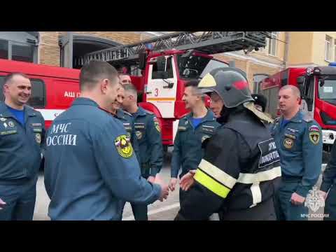 Видео: В Волгограде пожарного проводили на пенсию
