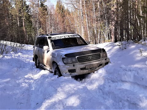 Видео: Новая заруба! Два Land Cruiser 100 рубятся по мокрому снегу!