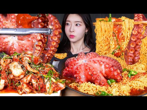 Видео: ASMR MUKBANG | Острая лапша с осьминогом 🐙 Рамен и домашнее острое кимчи 🔥 Острый перец чили!
