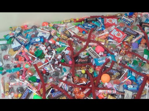 Видео: Opening a lot of Candy SOO MANY ! CANDY EXPLOSION Много сладостей и конфет