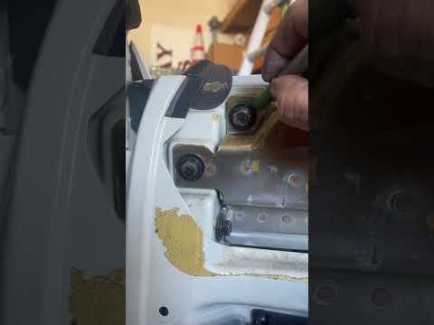 Видео: Снятие стеклоподъемника Volvo C70 2000 года