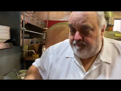 Видео: Классический новоанглийский клэм-чаудер, приготовленный с саванной