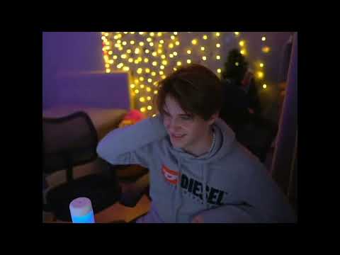 Видео: отрывок со стрима Давида Турова и Леры Симки