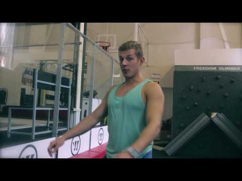 Видео: Разминка для хоккеистов