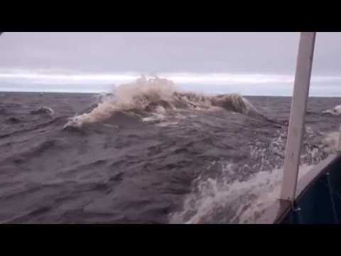 Видео: Шторм в Ладоге теплоход Андрей Рублёв 2016