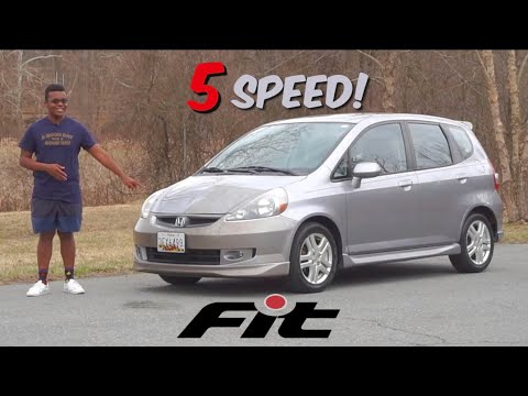 Видео: Honda Fit 1-го поколения с 5-ступенчатой ​​коробкой передач — это увлекательное и надежное решени...